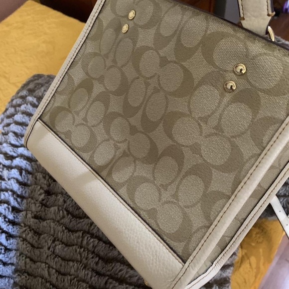 Coach White and Tan Tiger Print Women\'s Bag